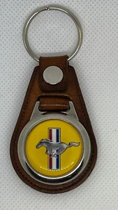 LLAVERO RETRO BRONCEADO ALTA CALIDAD 100% CUERO AMARILLO MUSTANG 1966 1967 1968 1969 - Imagen 1 de 3