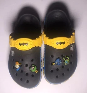 Crocs Kinder Clogs Batman Slipper Schuhe schwarz Größe C10/11 - Bild 1 von 14