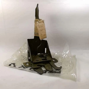 NOS OEM NEW 1970 LINCOLN CONTINENTAL D0VY-16700-B HOOD LATCH - Foto 1 di 4