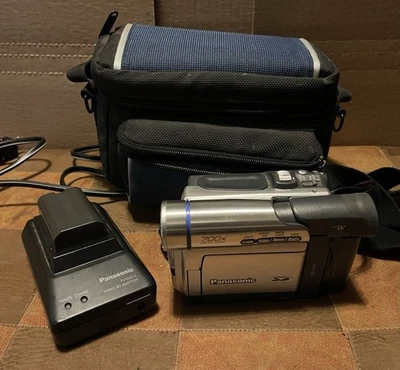 PANASONIC PV-DV203D DIGITAL CAMCORDER - Image 1 of 4