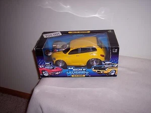 MUSCLE MACHINES - '00 PT CRUISER  - YELLOW - 1/18 SCALE - NEW -  L@@K - Picture 1 of 6