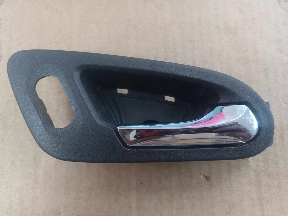 2006 2007 SATURN VUE INTERIOR DOOR HANDLE RIGHT PASSENGER FRONT Foto 1 de 1