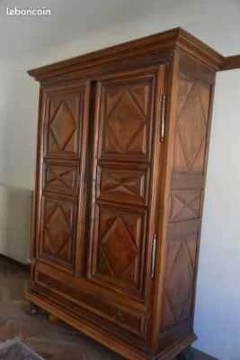 Armoire Louis XIII pointe de dimant - Photo 1/4