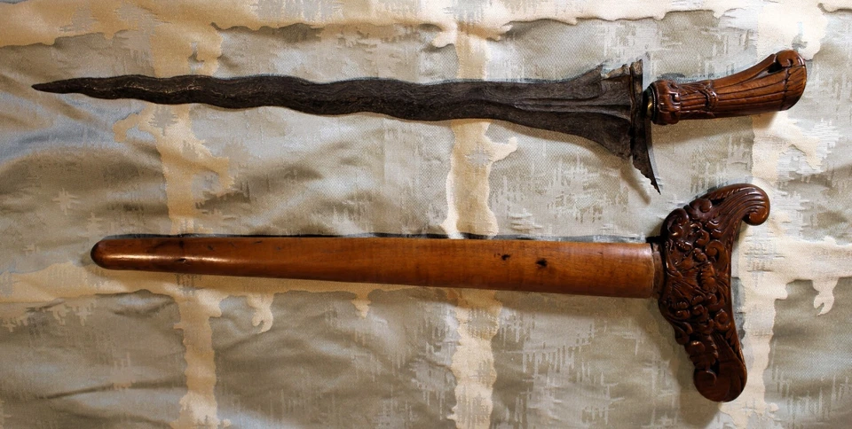 Antique Javanese Keris Dagger with Heavily Carved Scabbard and Handle c. 1875 - Image 1 of 4