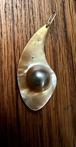 Sterling Silver Blister Pearl Abstract Teardrop Pendant ๐ - Picture 1 of 4