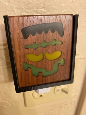 Luz nocturna enchufable con tema de Halloween - Frankenstein Foto 1 de 4