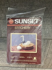 VINTAGE SUNSET STITCHERY Little Country Goose Sewing KIT Crewel EMBROIDERY - Picture 1 of 3