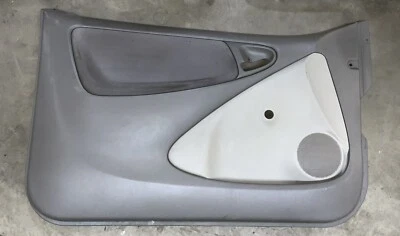 Panel de puerta lateral del conductor Toyota Echo LH 2003 usado Foto 1 de 2