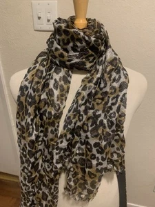 Bufanda Tommy Bahama Estampado Leopardo con Brillo Metálico - Imagen 1 de 24