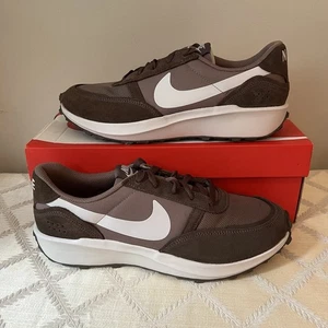 Scarpa sneaker Nike Waffle visone marrone/bianco FJ4195-201 uomo taglia 10 nuova - Foto 1 di 6