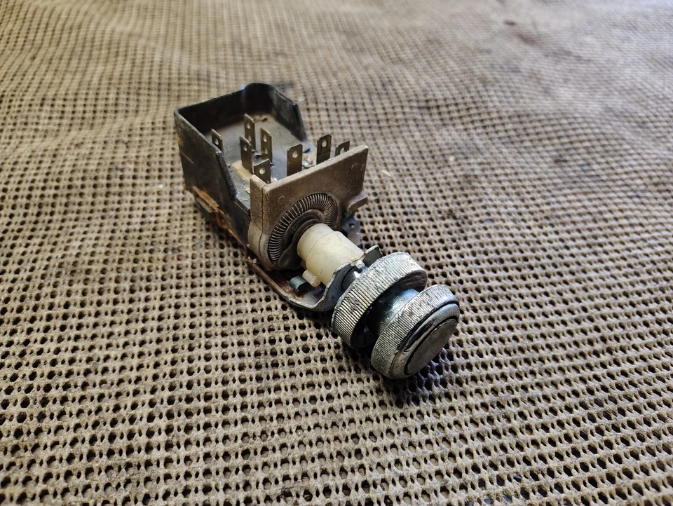 1967 Oldsmobile Cutlass Supreme 442 F85 Vista Cruiser interruptor de farol fabricante de equipamento original - Imagem 1 de 4