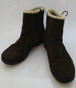 Clarks Womens 9.5 Wide Angie Madi Water Resistant Brown Suede Ankle Boots #35611 - Picture 1 of 11