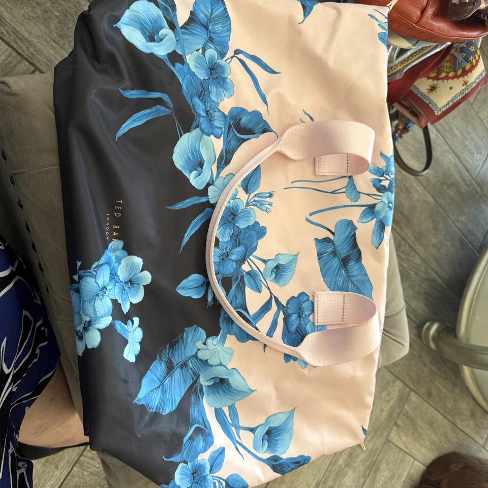 TED BAKER London Nylon Lg Tote Travel Zip Blue/Pink/Black NWT - Image 1 of 4