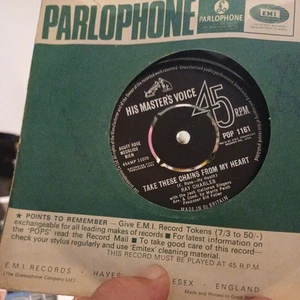RAY CHARLES & HIS ORCHESTRA - TAKE THESE CHAINS FROM MY HEART - 7 INCH SINGLE - Picture 1 of 2