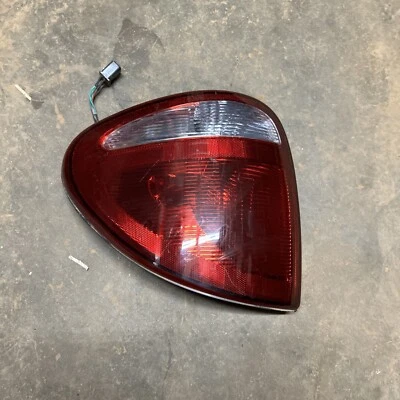 Lanterna traseira lateral do motorista Dodge Caravan 2004-2007 - Imagem 1 de 4