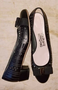 SALVATORE FERRAGAMO VARA $595 BLACK LASER CUT LEATHER ICONIC BOW PUMPS 40 9 - Picture 1 of 12