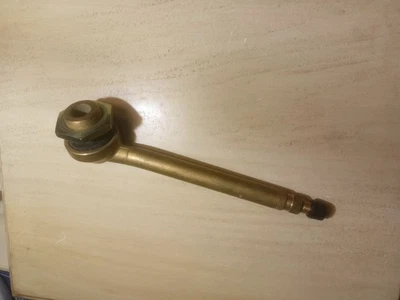 Caterpillar Valvola Tubeless Per Ruspe Pale Movimento Terra fondo Magazzino - Immagine 1 di 3