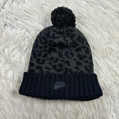 Nike Sportswear Para Mujer OS Forrado de Piel Estampado de Leopardo Pom Gorro Negro Gris Foto 1 de 4