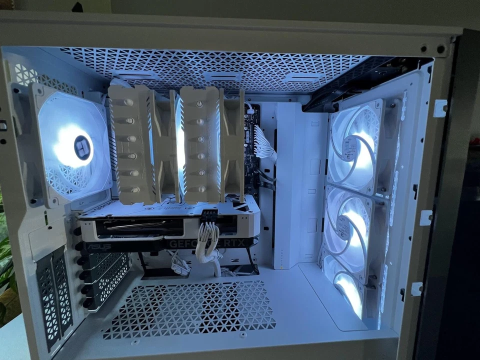 GAMING PC PLAYS FORTNITE RGB - Image 1 of 1