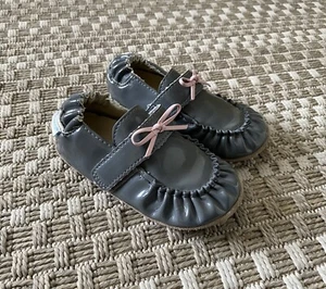 ROBEEZ Gray Patent Leather Soft Sole Booties Moccasins Toddler 6 / 18-24 Months - Picture 1 of 12