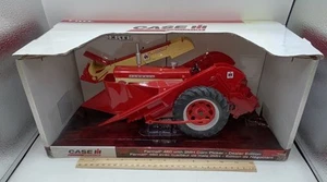 Ertl FARMALL MCCORMICK 460 With 2MH Corn Picker Dealer Edition 1/16 14536 2008 - Picture 1 of 8
