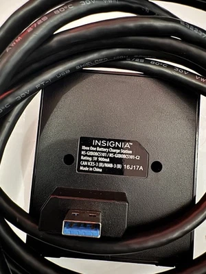 Зарядная станция для аккумулятора INSIGNIA™ Xbox One NS-GXBOBCS101 - Изображение 1 из 2