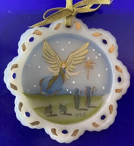 Belén ángel Fenton 1995 pintado a mano adorno firmado arte vidrio borde festoneado - Imagen 1 de 5
