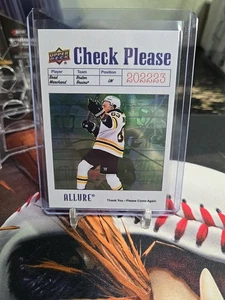 2022 23 Upper Deck Allure Check Please Brad Marchand SP Inserto Bruins - Foto 1 di 2