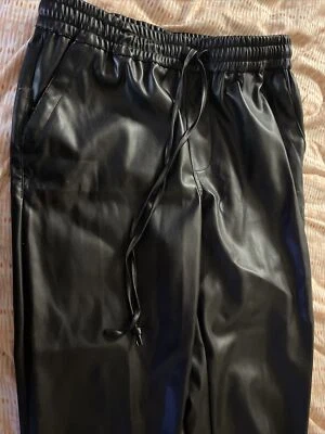 DOLLHOUSE Plus 光面高腰素食皮革喇叭裤青少年 22W 黑色 — 第 1/4 张图片