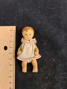 Puppe Puppenstube antik alt Baby Kind Kleinkind Miniatur Puppenhaus - Bild 1 von 1