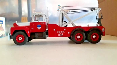 First Gear FDNY MACK R800 Truck with Holmes Wrecker - Rare & Needs Repair (DC300 - Image 1 of 4