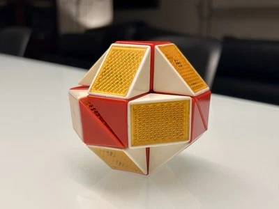 Rubiks Snake Puzzle Raro Gioco di Logica Vintage Anni 80 - Rubik 3D - Immagine 1 di 4