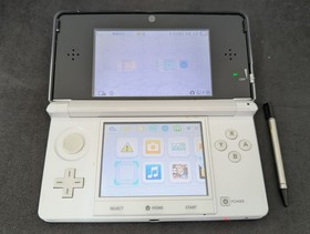 B3299 Nintendo 3DS console Pure White Japan w/memory 2GB pen x
