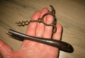 Ancien Ouvre boite Le Singe & Tire bouchon métal - Foto 1 di 9