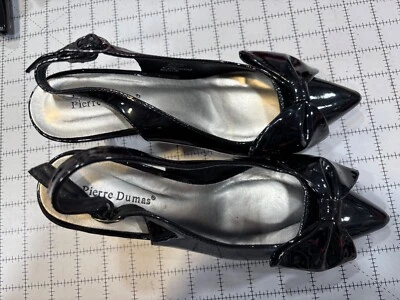 Tacones Pierre Dumas, negros, talla 7,5, lazos delanteros, cabestrillo Foto 1 de 3