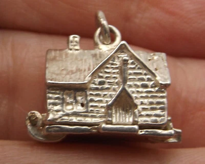 PUB Public House vintage sterling silver charm opens to reveal bar and customers - Image 1 of 4