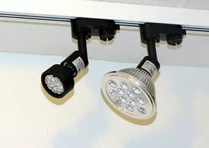 ( 1 v. 300 ) Neuer 3-Phasen Mini Strahler für Erco Schiene GU10 Schwarz LED taug - Bild 1 von 1