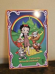 2001 Betty Boop Follow the Yellow Brick Tin Road Sign 12” X 16” - Bild 1 von 12