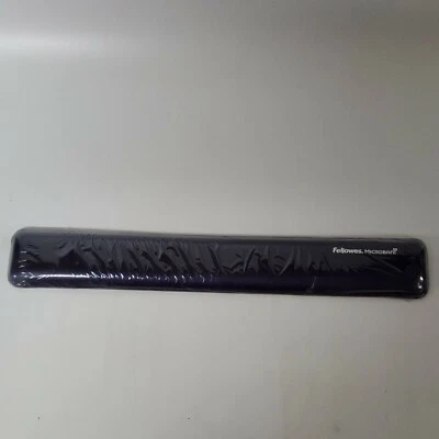 Fellowes Wrist Support with Microban Protection, Sapphire (FEL9175601) - Image 1 of 4