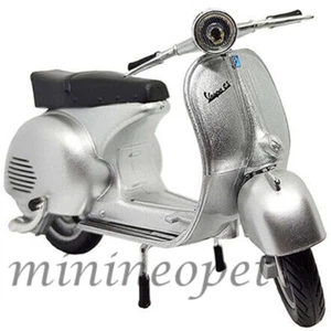 NEW RAY 57863 VESPA 150 GS 1/12 VINTAGE SCOOTER MOTORCYCLE SILVER - Picture 1 of 2