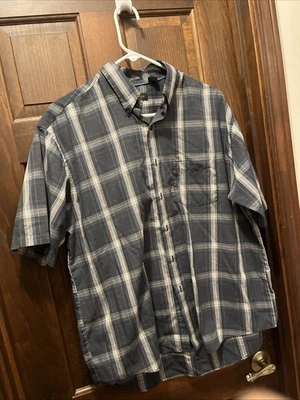 Van Heusen No Iron Plaid Short Sleeve Button Up Shirt Men's Large L/G Office - Image 1 of 2