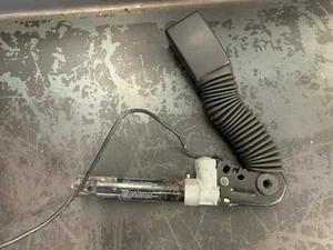 04-10 BMW E60 525i 528i 530i 550i 535i hebilla cinturón de seguridad delantero derecho pasajero - Imagen 1 de 4