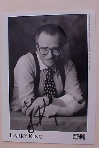 US ENTERTAINMENT AUTOGRAPH LARRY KING ON SMALL PICTURE  SIZE 7"x 41/2" Cover