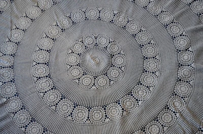 Handarbeit eindrucksvolle runde Häkeldecke 113 dekorative Rosetten 177 cm - Bild 1 von 4