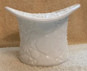 Sombrero de copa vintage Fenton de vidrio con leche margarita y botón de 3 1/4 pulgadas de alto - Imagen 1 de 7