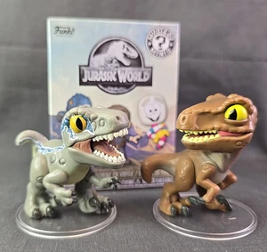 2025 Funko Mystery Minis Jurassic World VELOCIRAPTOR & BLUE 1/6 Vinyl Figures - Picture 1 of 5