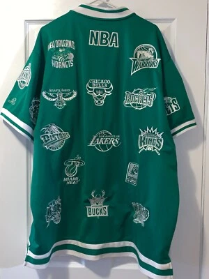 UNIQUE NBA ALL NBA TEAM LOGO GREEN WARM UP JACKET SIZE 2X CHEST 27" LENGTH 34" Foto 1 de 4