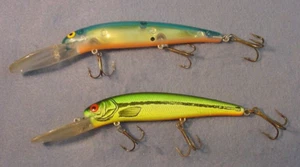 2 ~ Bomber B25A Deep Long A 4 1/2" Body Screw Tail Mixed Colors 1--CHLO & 1--XM7 - Picture 1 of 5