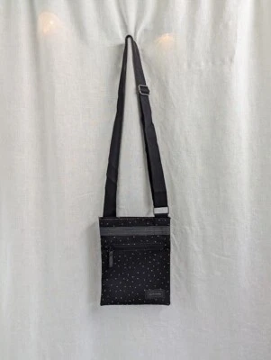 Dakine Bolso Bandolera Slim Viaje, Negro con Patrón Triángulo Blanco P5 Foto 1 de 4