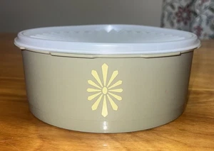 VINTAGE Tupperware Snack Canister 1204 8 Cups OLIVE  W/Servalier Starburst Seal - Picture 1 of 6
